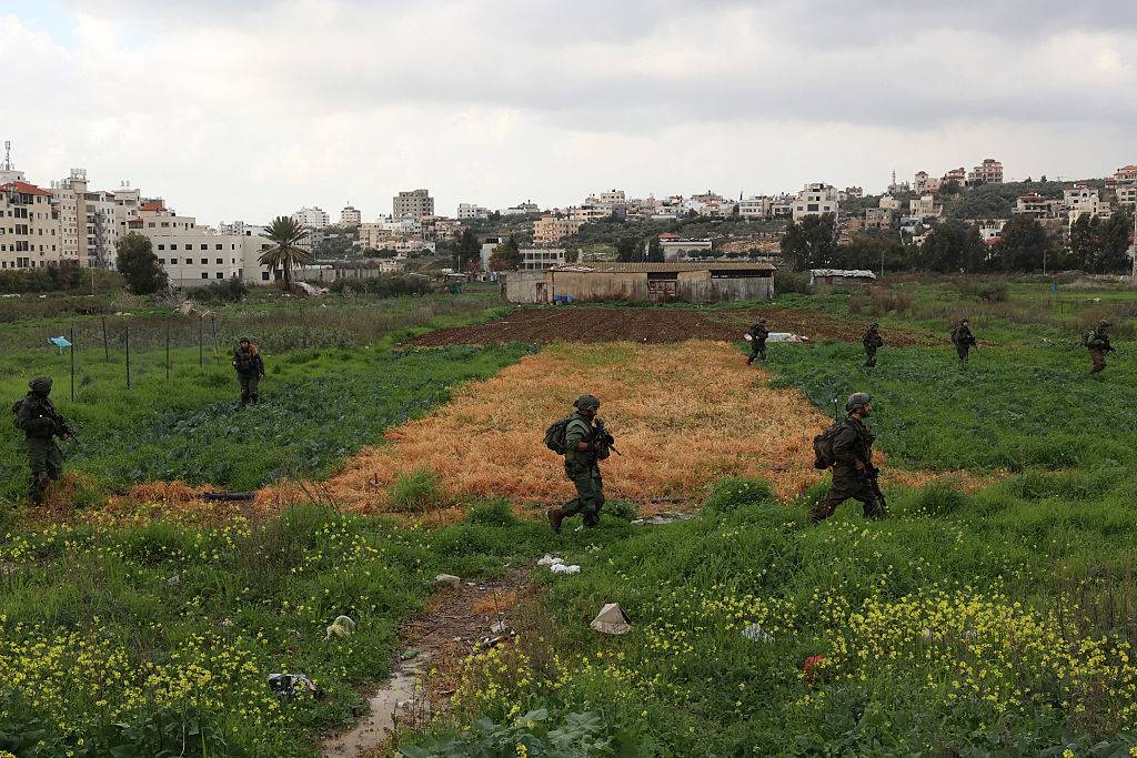 الإحتلال يمنع الفلسطينيين من العمل في أراضيهم الزراعية!