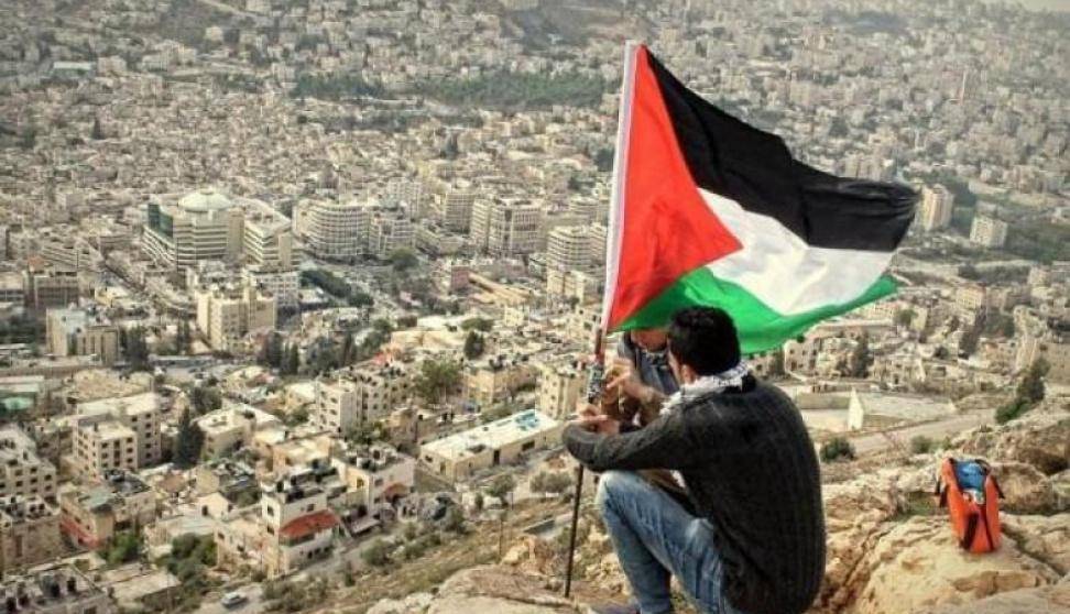 مسودة الدستور الفلسطيني المؤقت تثير تفاعلاً واسعاً