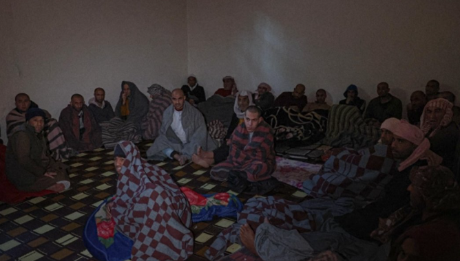 على من تقع مسؤولية اطعام سجناء "داعش"؟