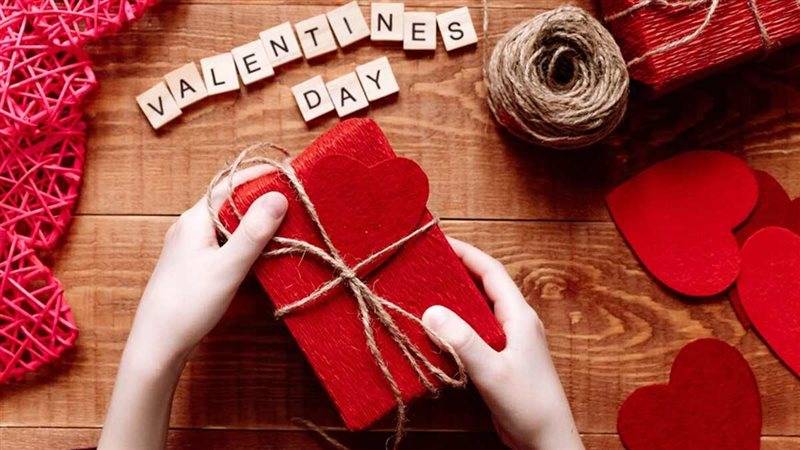 عيد الحب... هل يتجاوز الاوضاع المعيشية الصعبة ؟؟؟,,,
حركة سوق الذهب معدومة... وحجوزات المطاعم "مفوّلة"... و أسعار الورود تحلق
في قرى الجنوب البهجة غائبة
