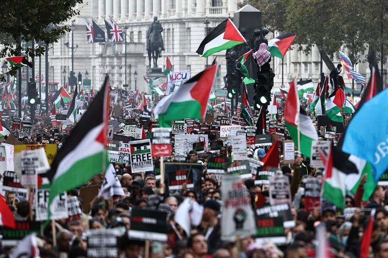 احتجاج "العمل الفلسطيني" في لندن يتقدم دون اعتراض!