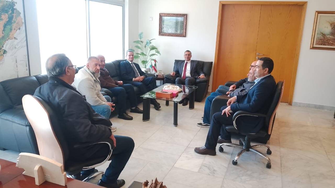 وزير الزراعة يبحث مع سفير مصر تنظيم استيراد البضائع