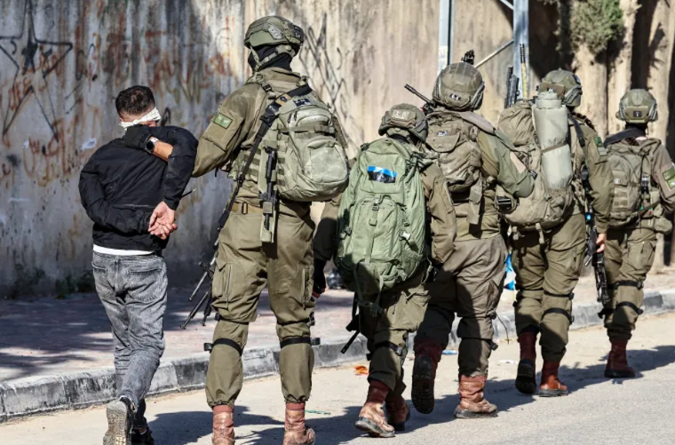 الاحتلال يعتقل أكثر من 40 فلسطينياً في الضفة الغربية