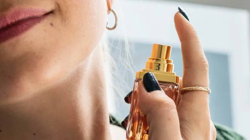خطوات بسيطة لإصلاح خطأ الإفراط في استخدام العطر