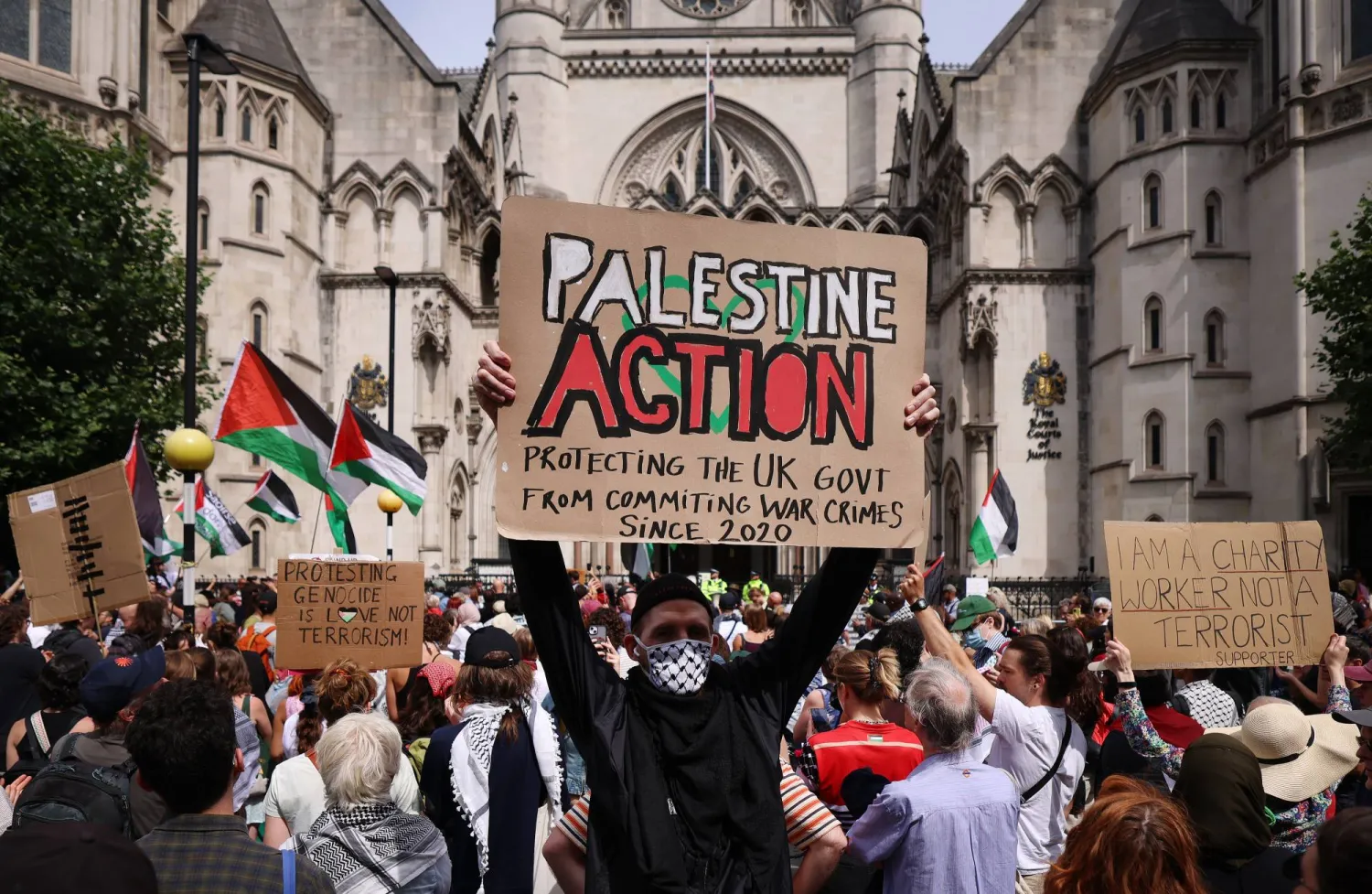 بريطانيا تُنفق الملايين لقمع "فلسطين أكشن"!