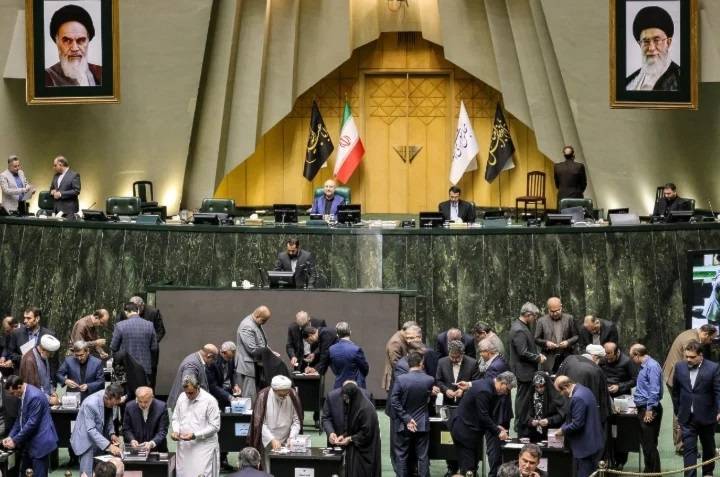 مجلس الشورى الإيراني يقر زيادة تدريجية للأجور في ميزانية العام المقبل