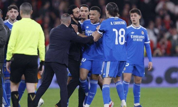 مبابي يطالب بإيقاف لاعب بنفيكا.. لهذا السبب!