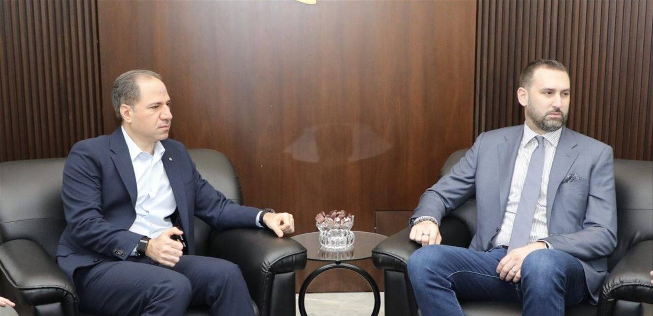 الجميّل استقبل تيمورجنبلاط وتأكيد
على "ضرورة تعزيز التنسيق والتواصل"