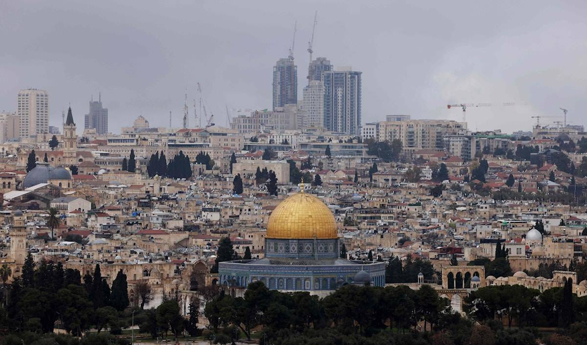 جيش الاحتلال يعتقل امام المسجد الأقصى
