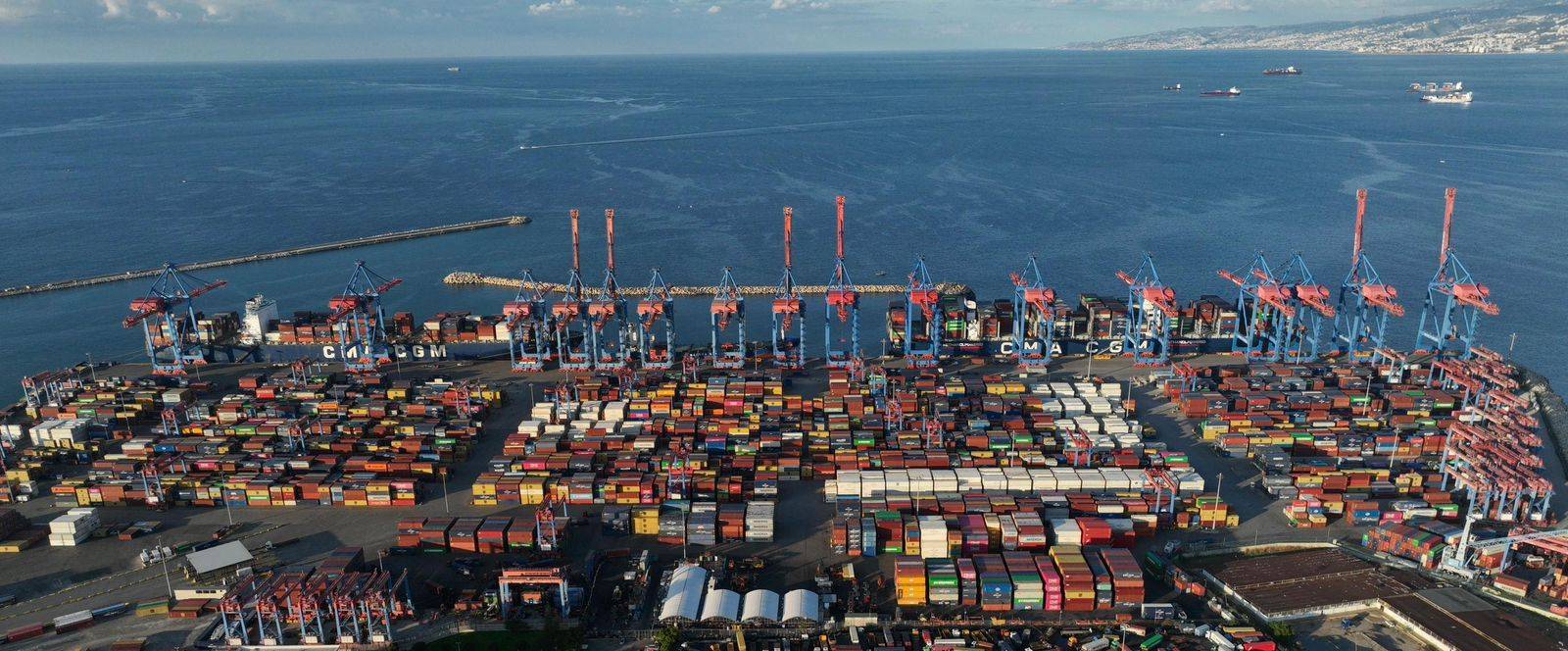 ارتفاع كبير في فاتورة الاستيراد
والتصدير بلغت 24,70 %