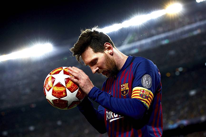 مرشح يشعل انتخابات برشلونة بصورة ميسي