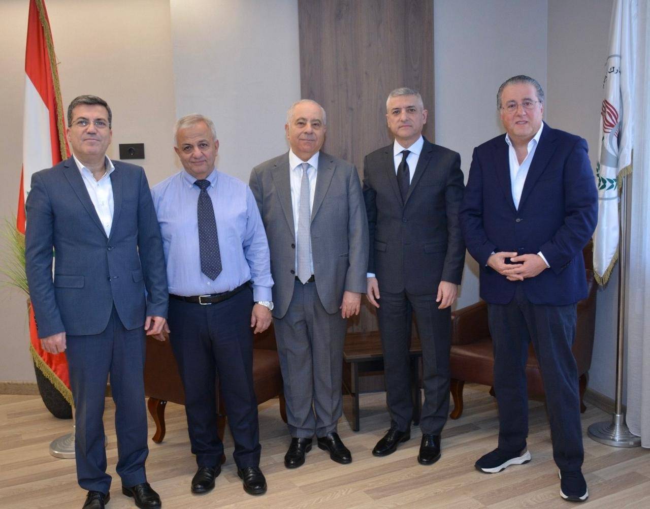 غرفة بيروت تقدم ثلاث سيارات للمجلس الأعلى للجمارك