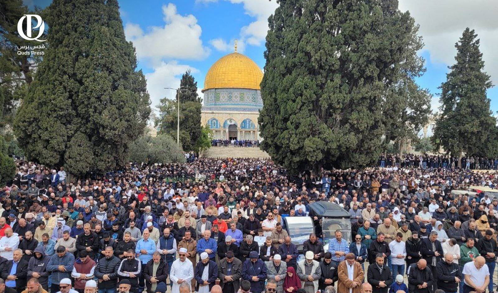 80 ألفا يؤدون أول جمعة من رمضان في الأقصى