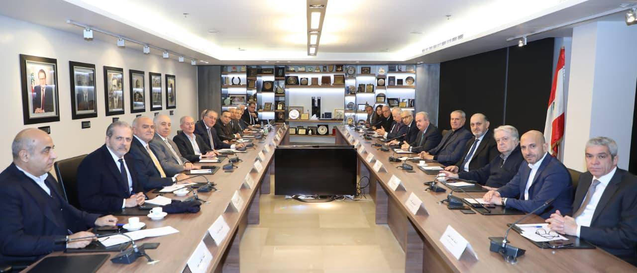 الهيئات الاقتصادية تعرض مخاوفها من التداعيات
السلبية لزيادة الضرائب مع وزيري المال والاقتصاد