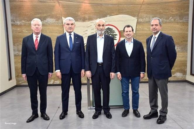 هل ينسحب وزراء "القوات" من الحكومة قبل الانتخابات؟