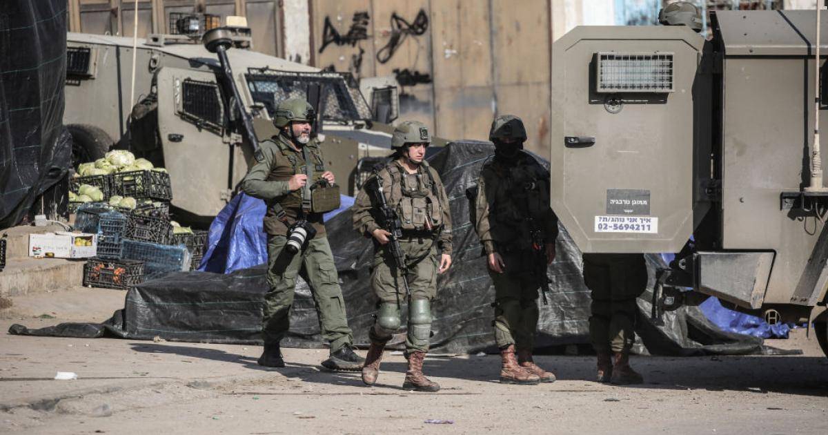 شهيد وأربعة جرحى في اقتحام مستوطنين لبلدة مخماس بالقدس