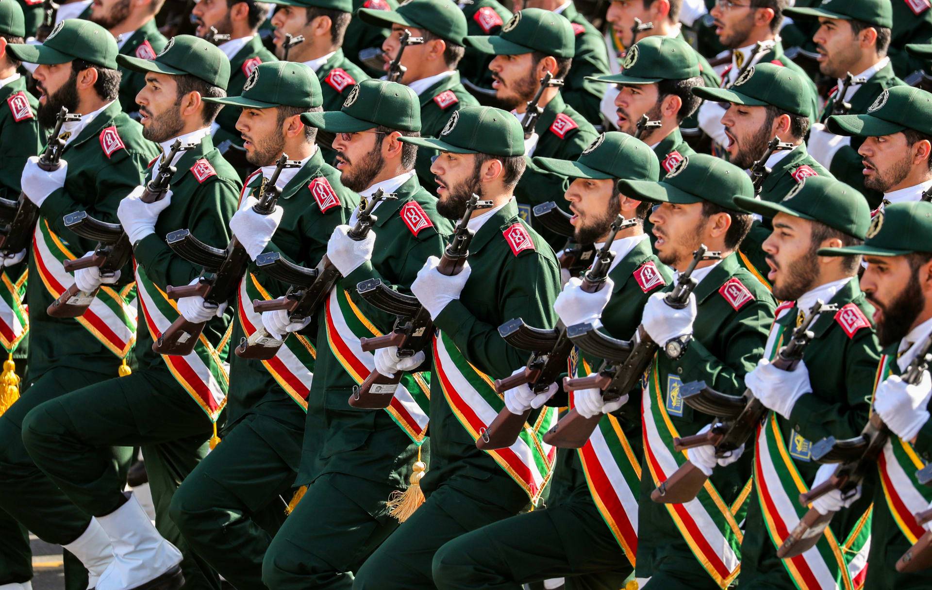 المعاملة بالمثل... طهران تصنف هؤلاء "ارهابيين"