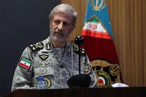 حاتمي: إيران عصيّة على الأعداء وجيشنا جاهز للدفاع