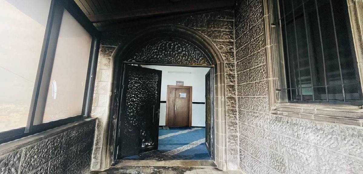 حرق مسجد غرب نابلس من قبل مستوطنين