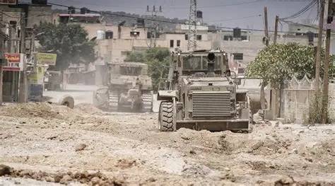 جيش الاحتلال يشرع بهدم مبنى ومقهى في جنين