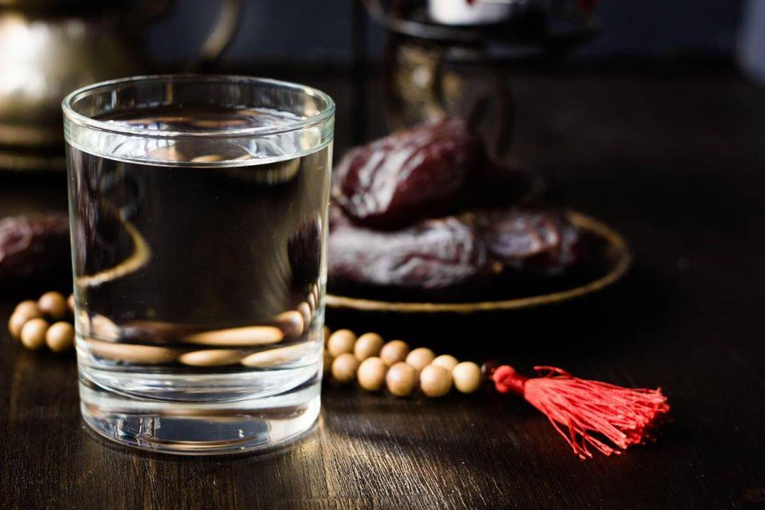 كيف تشرب الماء في رمضان ؟