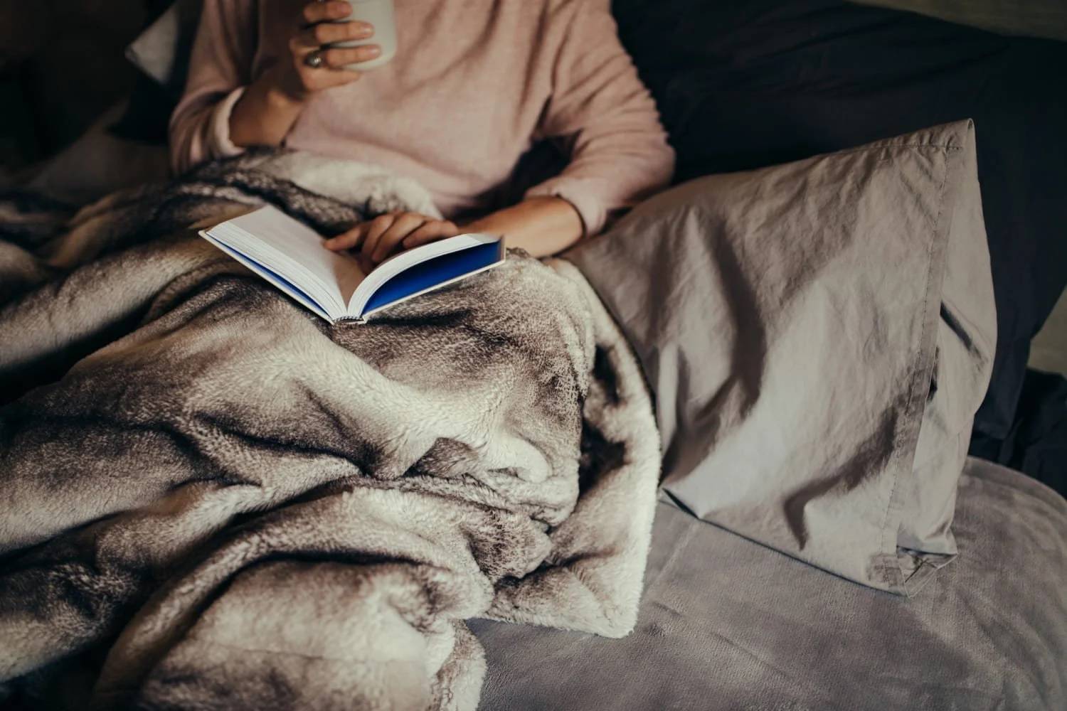 صيحة على "تيك توك" تحوّل سريرك إلى مركز للإنتاجية والاسترخاء