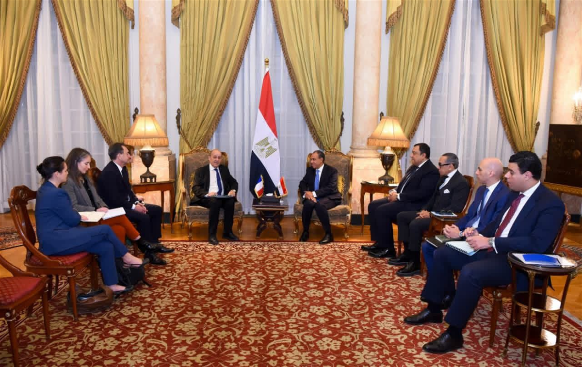 بدء الاجتماع التحضيري في القاهرة لدعم القوى المسلحة.. ولقاء بين عبد العاطي ولودريان