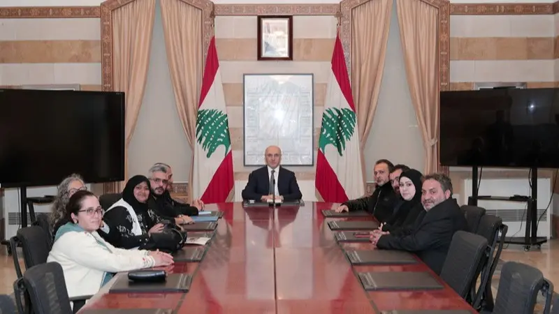 الحجار يستقبل أهالي شهداء وجرحى انفجار مرفأ بيروت