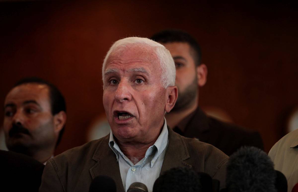 عزام الأحمد: لست مع  نزع سلاح 