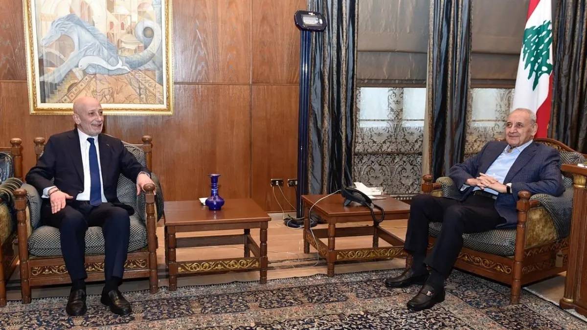 عرض لآخر المستجدات السياسية بين بري وزواره