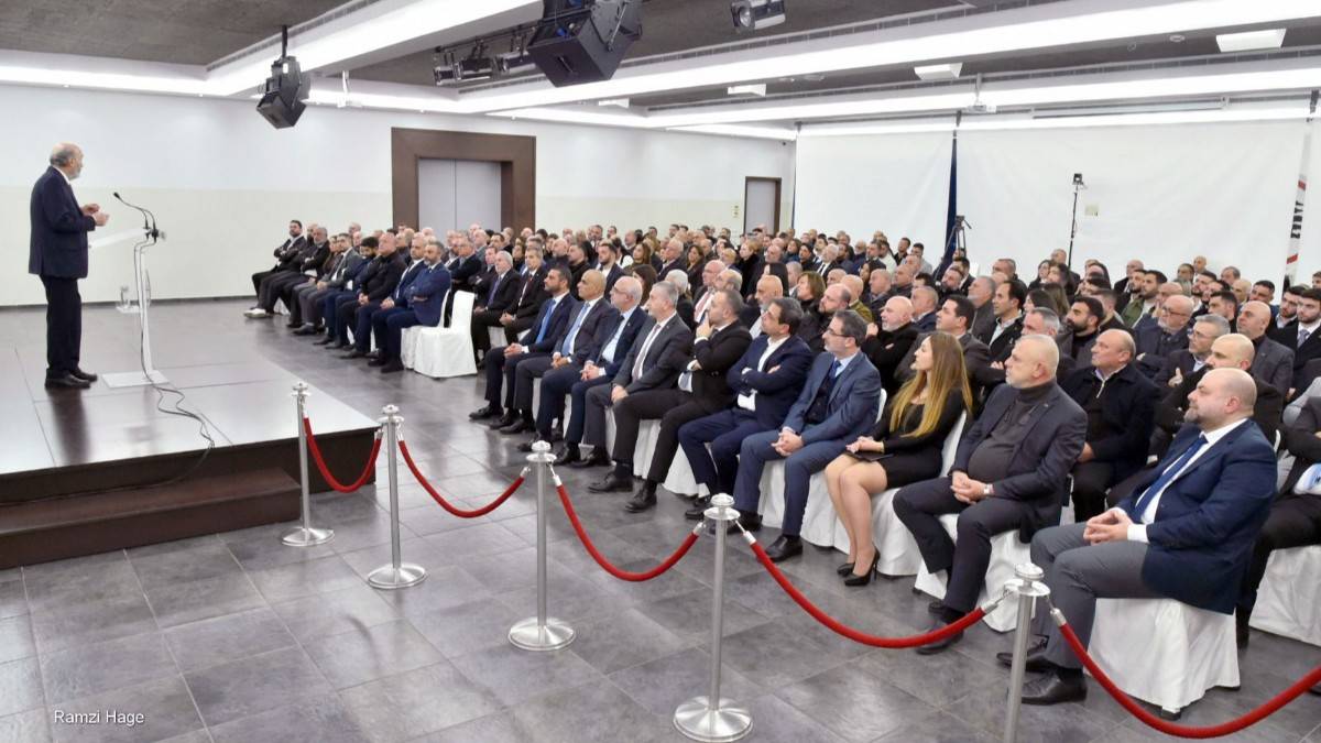 جعجع أمام المنتسبين الجدد: يجب أن تعرفوا حجم المسؤولية الملقاة على عاتقنا