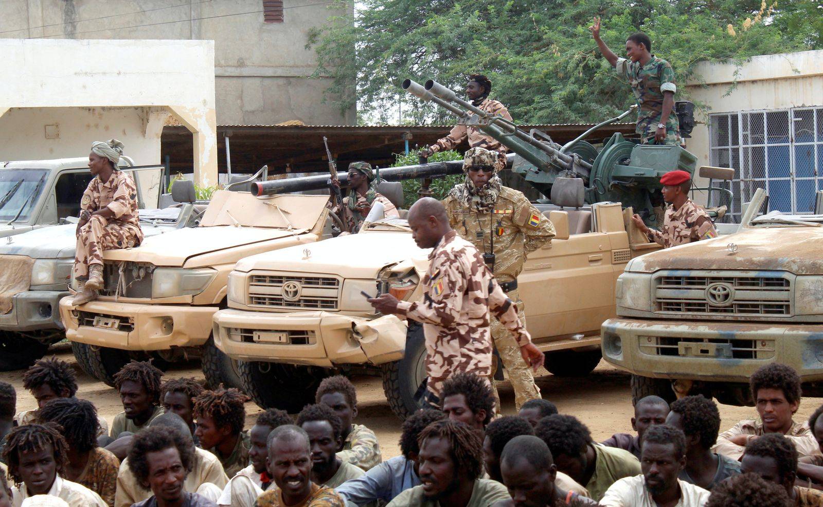 حشود تشادية على الحدود مع السودان