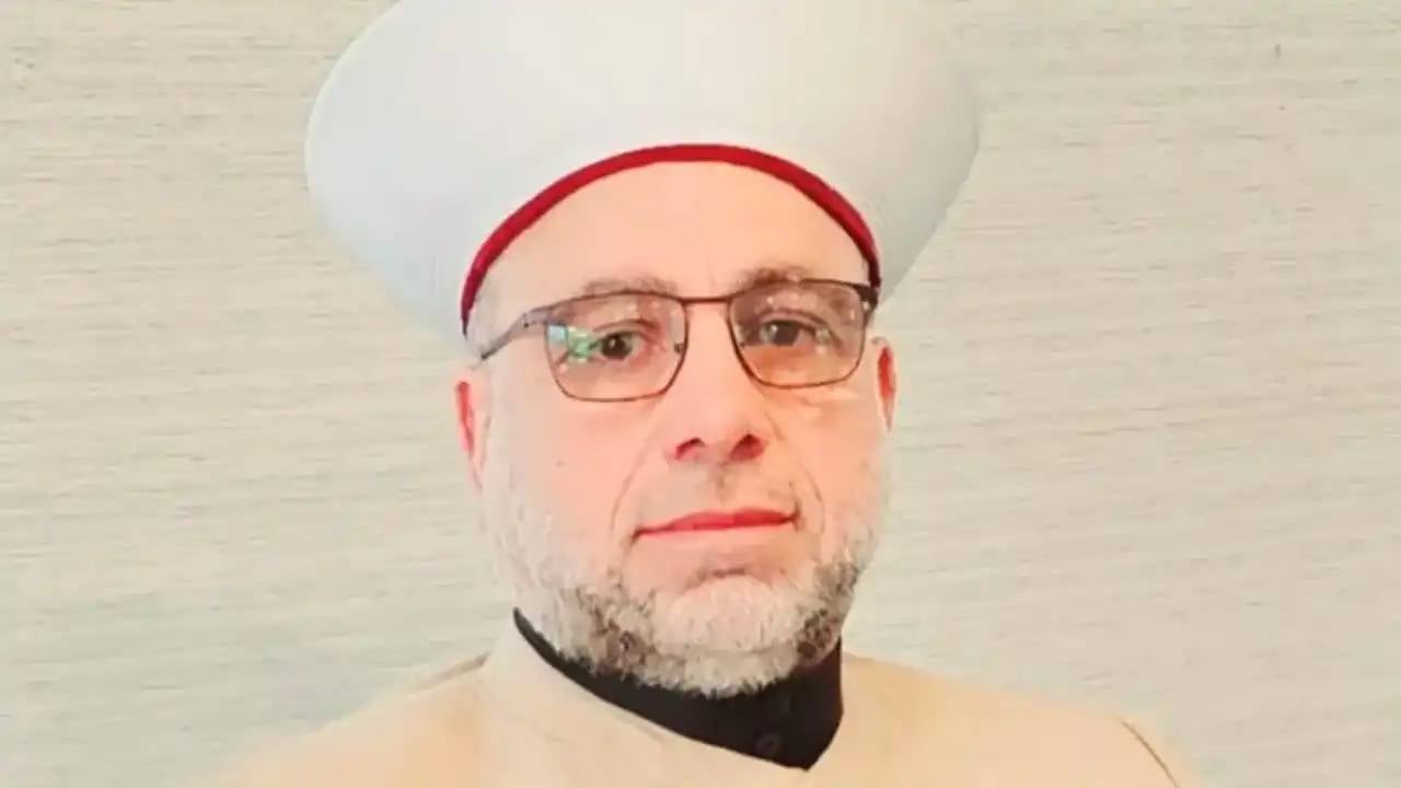 عبد الرزاق يعزّي بالخامنئي: دافع عن الأمّة وكرامة الإنسان