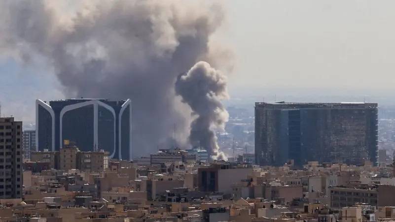 إصابة مبان سكنية غرب إيران وانفجارات بالقدس وتل أبيب