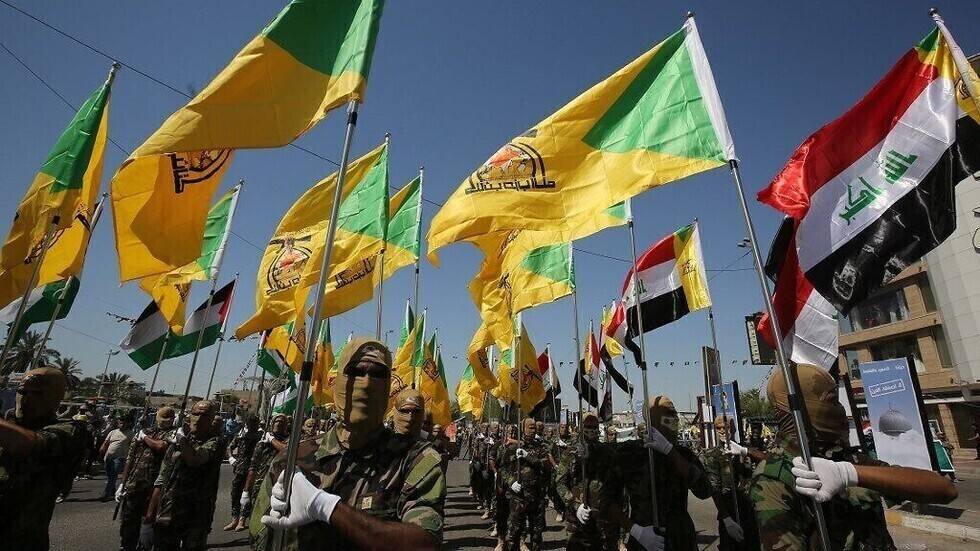 استهداف قاعدة للحشد الشعبي في العراق… وكتائب حزب الله تتوعّد!