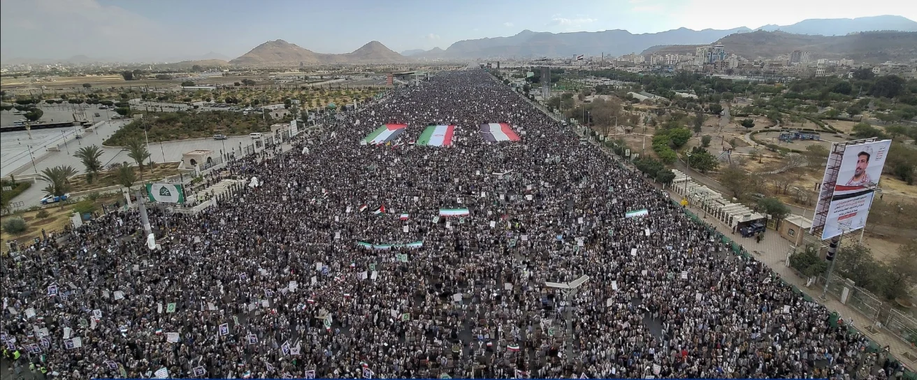 مسيرات مليونية في اليمن: نؤكد وقوفنا إلى جانب إيران