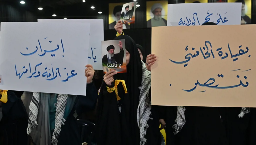 تجمعات في عدة مناطق لبنانية استنكاراً لاغتيال السيد الخامنئي