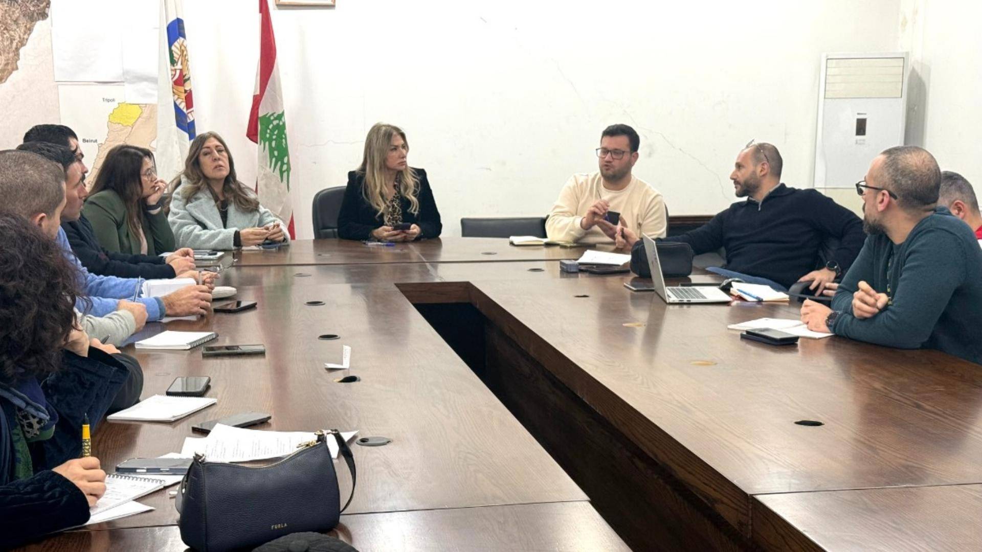 اجتماع موسع في سرايا طرابلس لمتابعة توفير المساعدات للنازحين