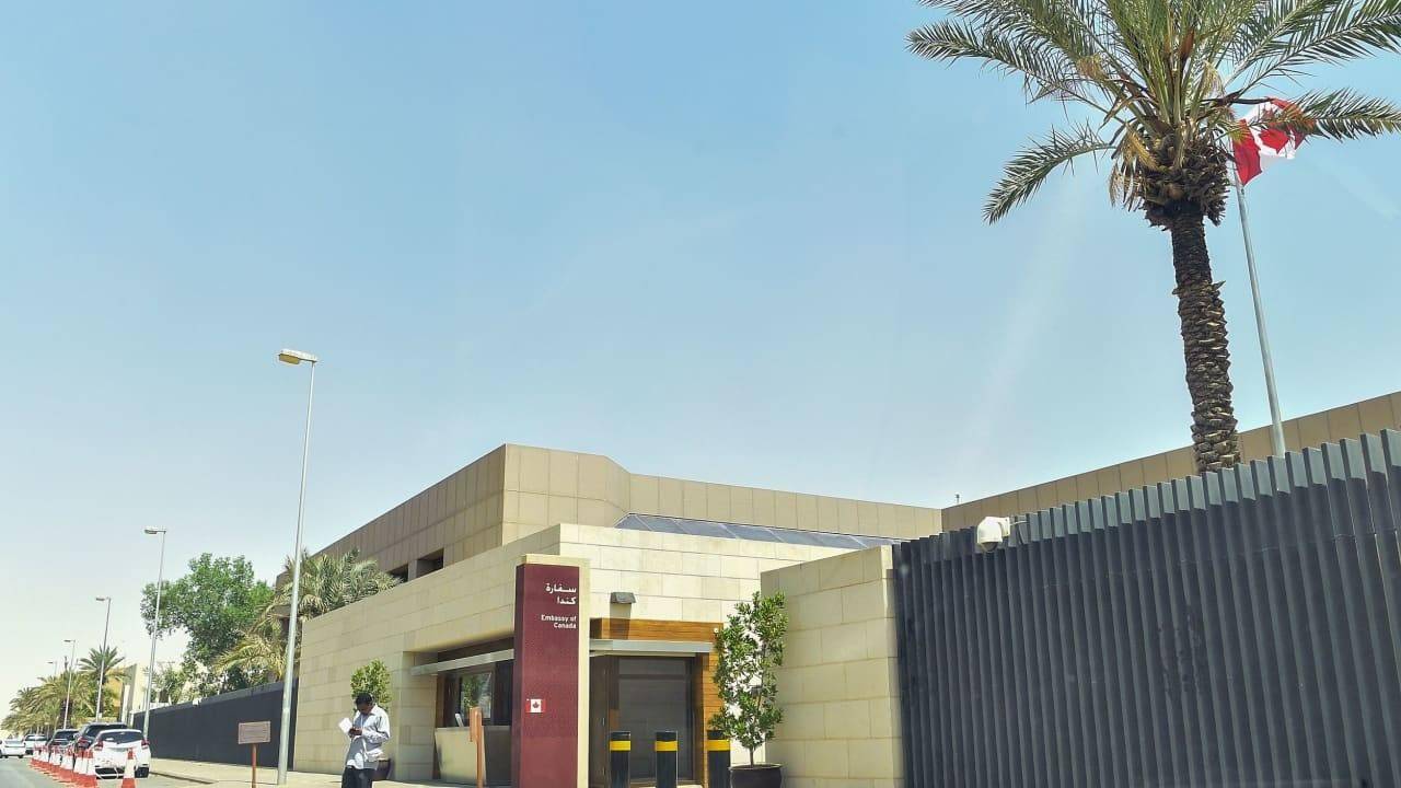 إغلاق أبواب السفارة الكندية لدى الرياض