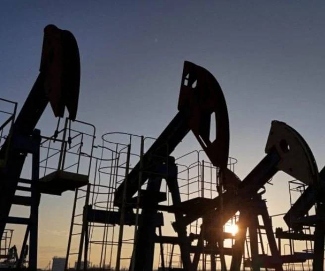 النفط يقفز أكثر من 5% والغاز الأوروبي يرتفع 30%