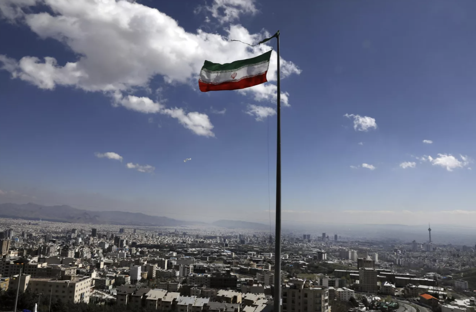"إيكونوميست": الحرب على إيران تتجه نحو تصعيد إقليمي
