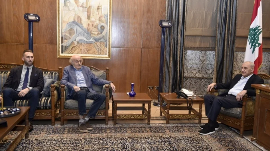 جنبلاط من عين التينة: المحنة كبيرة وسنجتازها بالتضامن