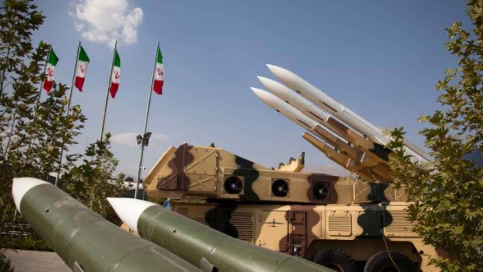 إيران تطلق صواريخ على قاعدة العديد وتستهدف كيان الاحتلال