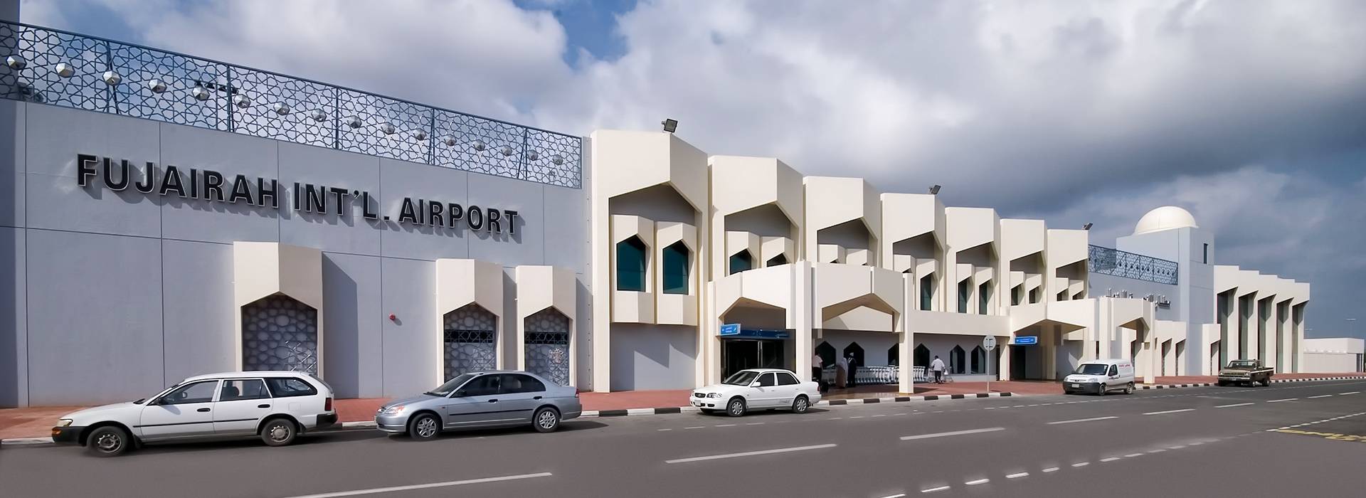 مطار الفجيرة وطيران السلام يسيران رحلات عارضة لـ 5 وجهات دولية