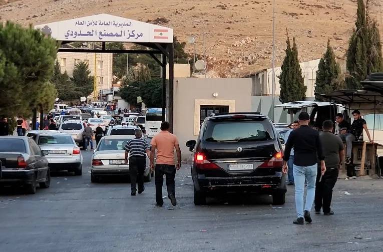 نزوح معاكس... آلاف السوريين يغادرون لبنان عائدين الى بلدهم