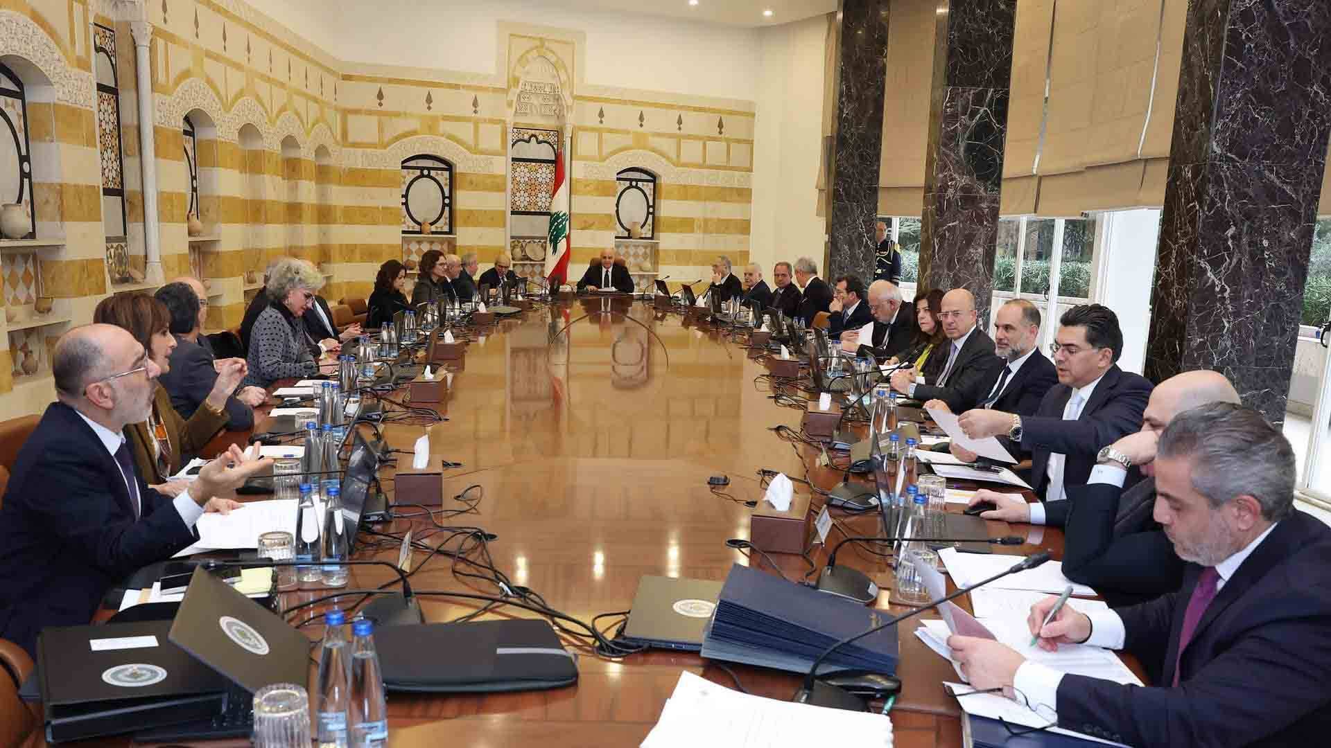 مجلس الوزراء علّق عمل المجلس الأعلى اللبناني- السوري
ومنع أيّ نشاط لعناصر من الحرس الثوري تمهيدا" لترحيلهم