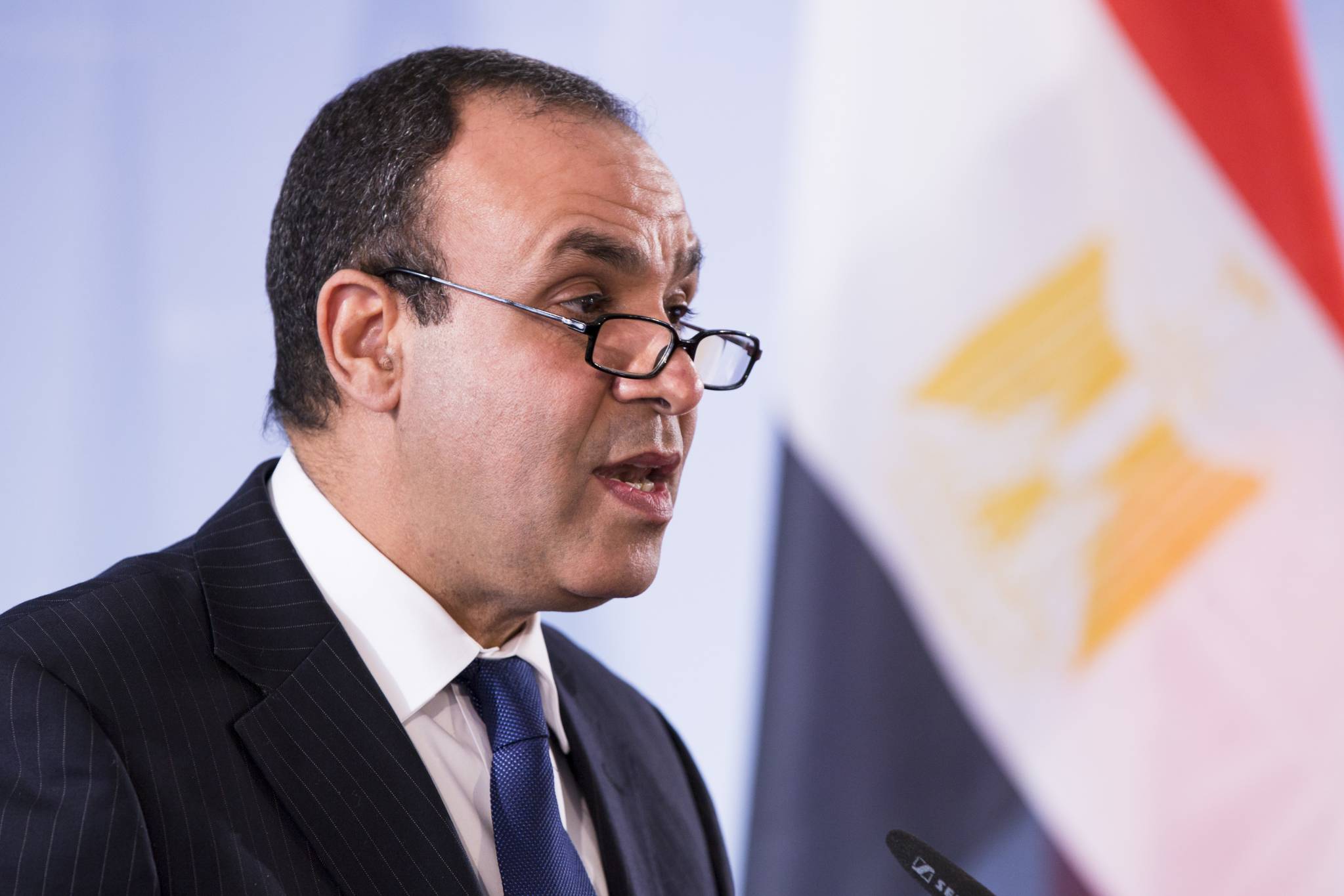 اتصالات مصرية مكثفة لاحتواء التوتر الإقليمي