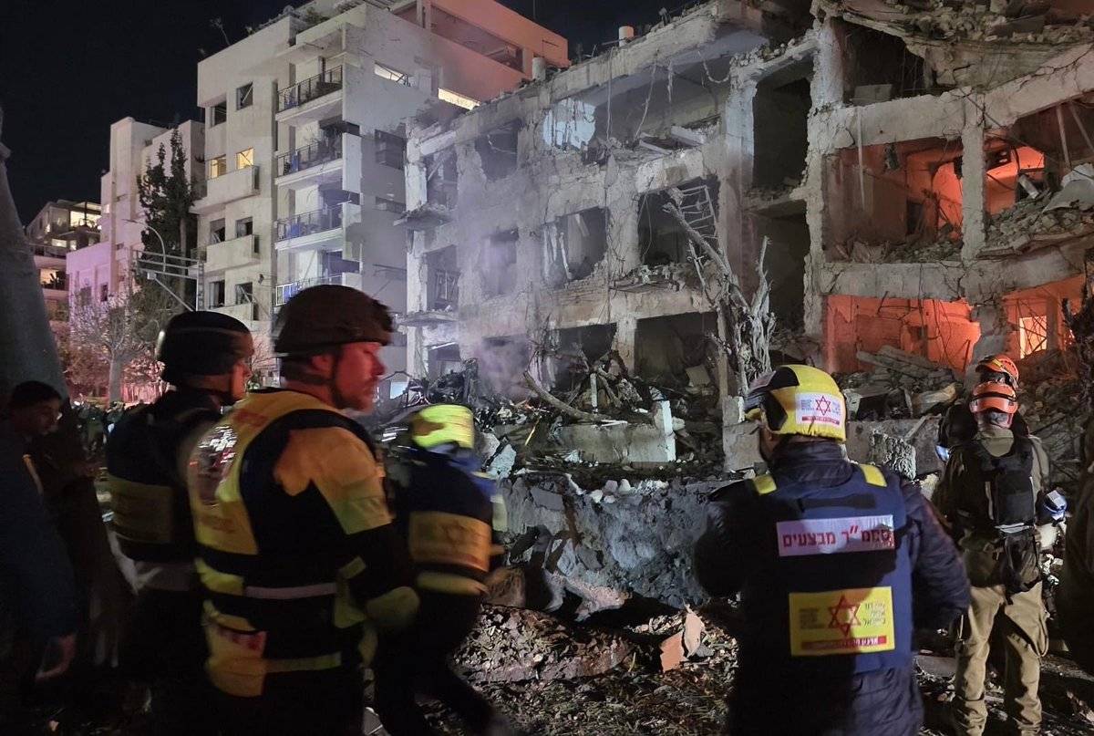 إنقاذ 11 عاملاً سورياً بعد غارة على يحمر الشقيف