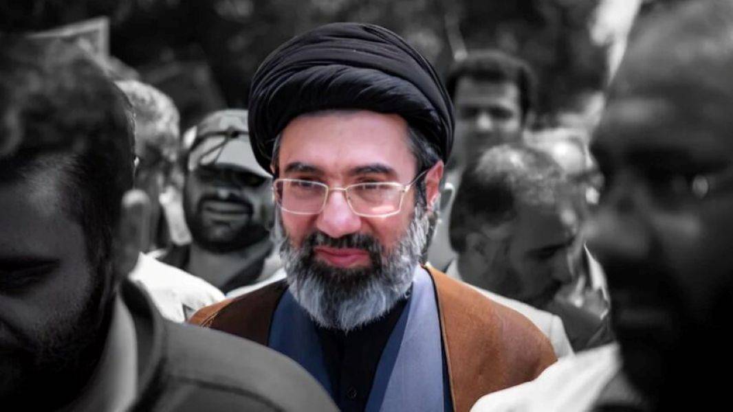 السيد مجتبى خامنئي: نشأة دينية في بيت الثورة