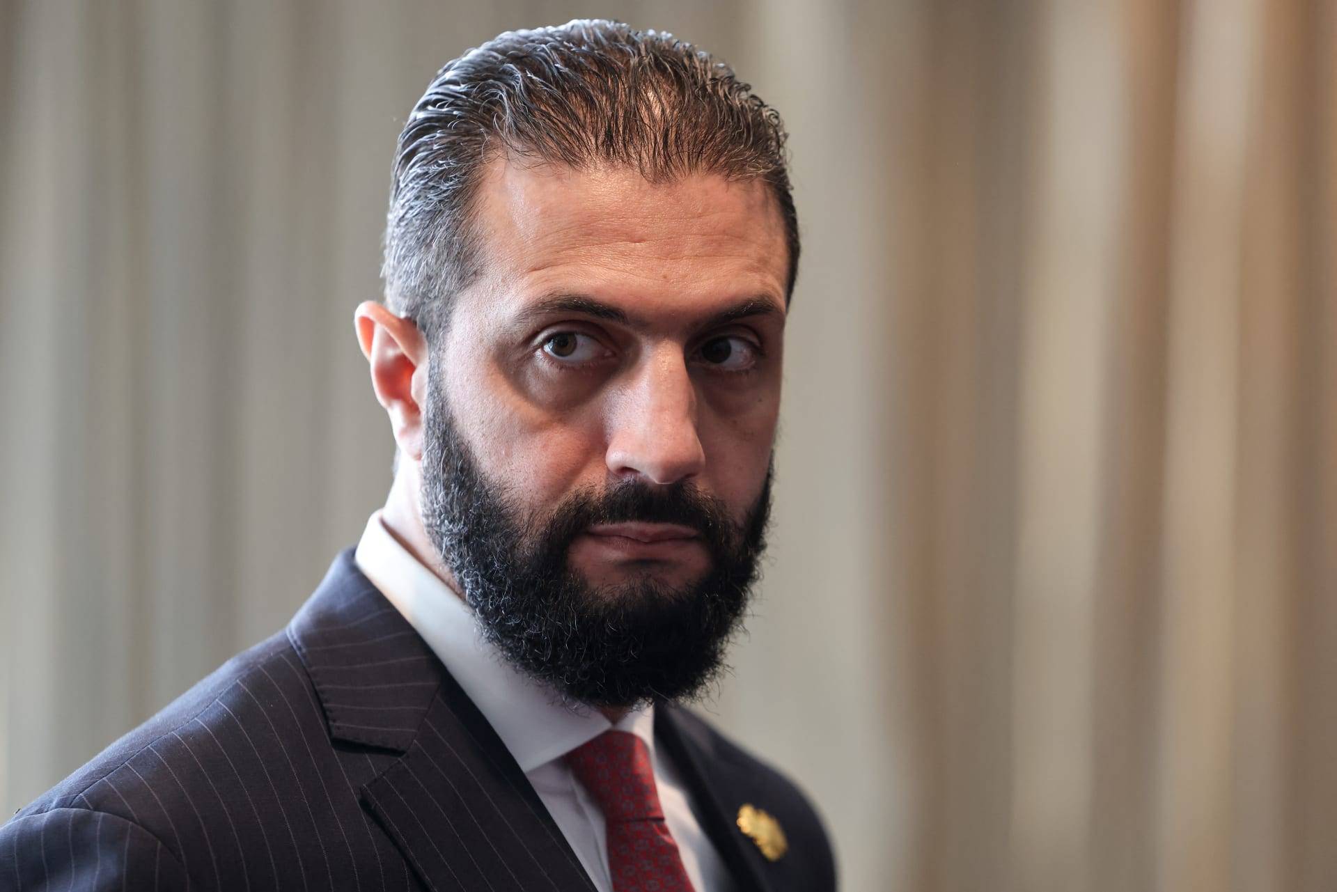 الشرع يدعم جهود عون لنزع سلاح حزب الله!